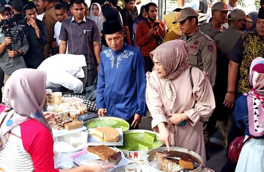 Pj Bupati Barito Utara Buka Pasar Ramadan di Jalan Temenggung Surapati