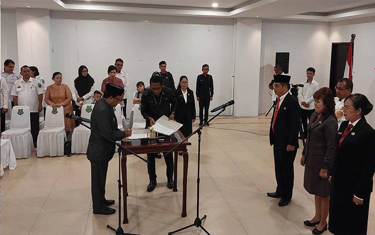Lantik 3 Pejabat Pimpinan Tinggi Pratama, Pj Bupati Kapuas: Momentum Penyemangat Beri Pelayanan Terbaik ke Masyarakat