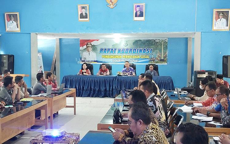 Sekda Buka Rakor Pembangunan Perhutanan Sosial di Kapuas