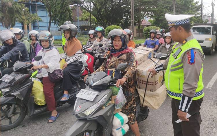 Polresta Palangka Raya Intensifkan Sosialisasi Keselamatan Berkendara di Jalan Raya
