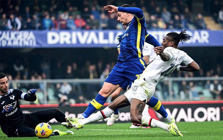 AC Milan Bawa Pulang Tiga Poin Setelah Menang 3-1 di Markas Verona
