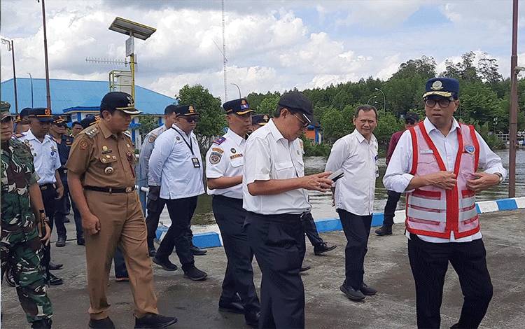 Kunjungi Kobar Melihat Pembangunan Bandara, Menhub Budi Karya: Diperlukan Partisipasi Swasta