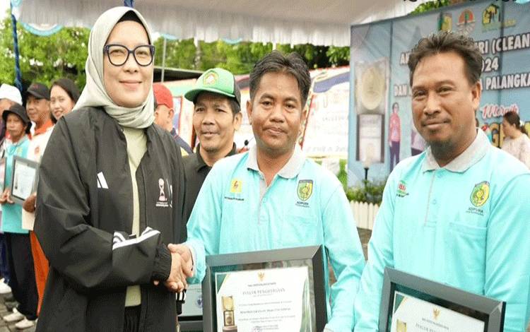 Piala Adipura 2 Tahun Berturut-Turut Berkat Dedikasi Petugas Kebersihan