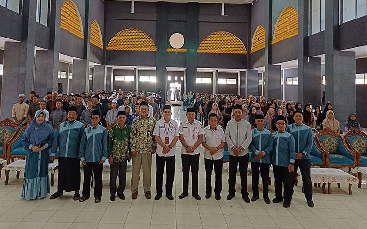 Pelajar SMA dan SMP Ikuti Pesantren Ramadan di Islamic Center Sampit