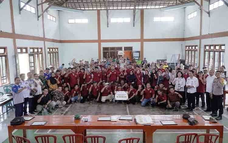 Pekebun Swadaya Binaan PT SSMS Tbk dan Ecogreen di Lamandau Dapatkan Insentif 762 Juta