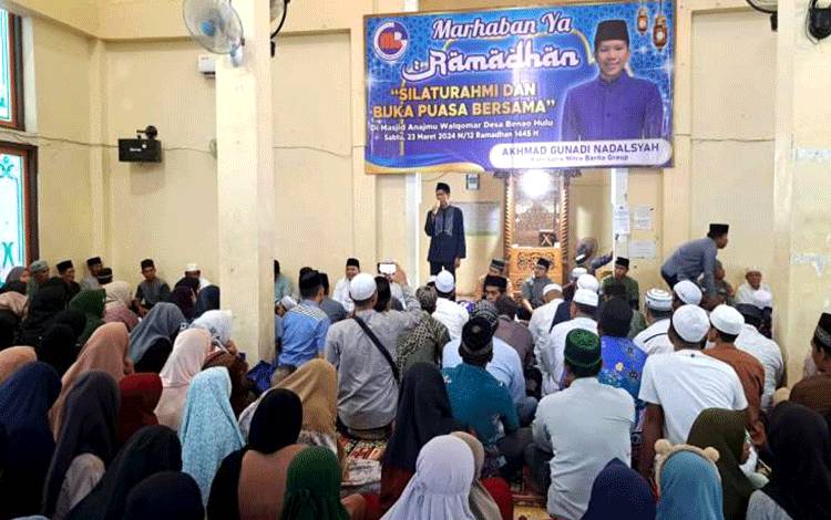 Ketua dan Anggota DPRD Barut Silaturahmi dan Buka Puasa Bersama Warga Desa Benao