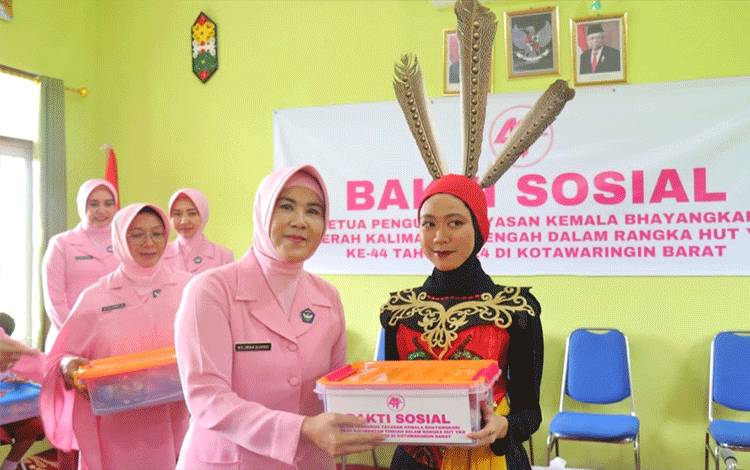 Wujud Kepedulian Ketua Bhayangkari Kalteng, Lakukan Bakti Sosial di SLBN 2 Pangkalan Bun