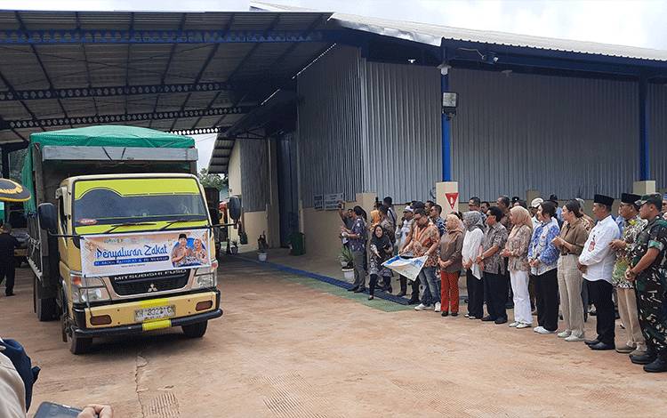 Pemkab Kobar Apresiasi Penyaluran Zakat dari Keluarga H Abdul Rasyid AS