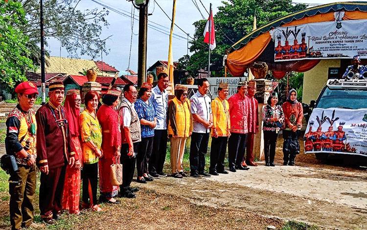 Kegiatan Mamapas Lewu Rangkaian Peringati Hari Jadi ke-218 Kuala Kapuas