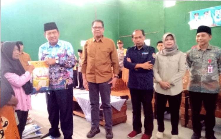 Pemkab Kobar Salurkan 1.000 Paket Bantuan Subsidi Beras
