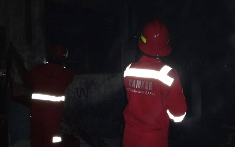 Kios Travel di Pangkalan Bun Terbakar Akibat Korsleting Listrik