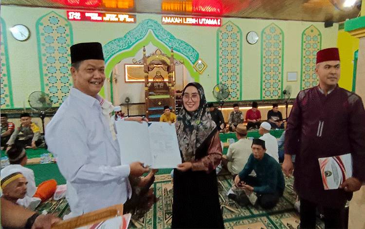 Pj Bupati Seruyan Serahkan Kendaraan Operasional Camat