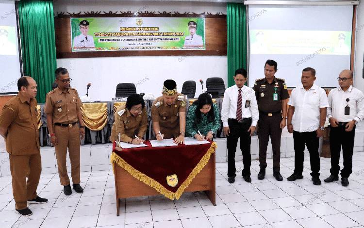 Bupati dan Wakil Bupati Gunung Mas Tanda Tangani Deklarasi Komitmen Penurunan Stunting
