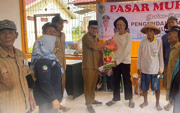 Asisten II Sekda Seruyan Pantau Pasar Murah di Kecamatan Seruyan Hilir Timur