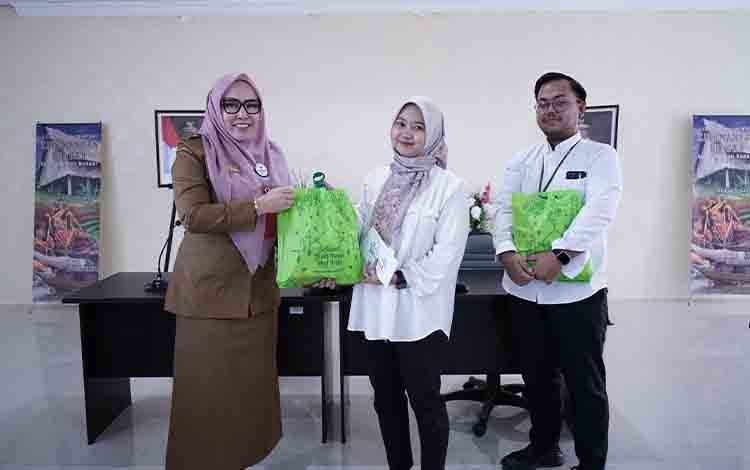 Disbudpar Kalteng Berbagi Berkah Bersama Tenaga Kontrak