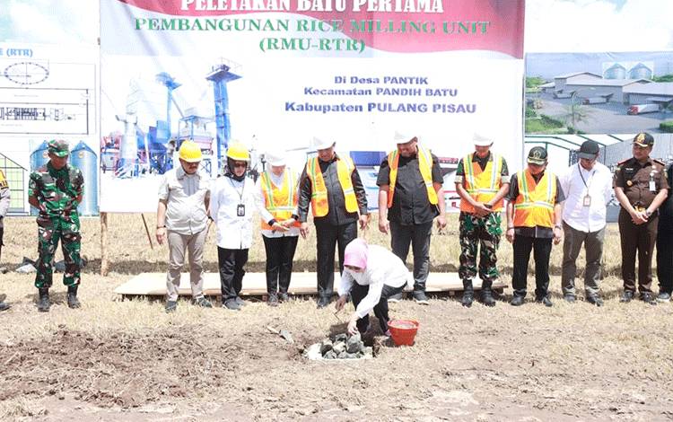 Pemprov Kalteng Laksanakan Peletakan Batu Pertama Pembangunan Rice Milling Unit di Desa Pantik