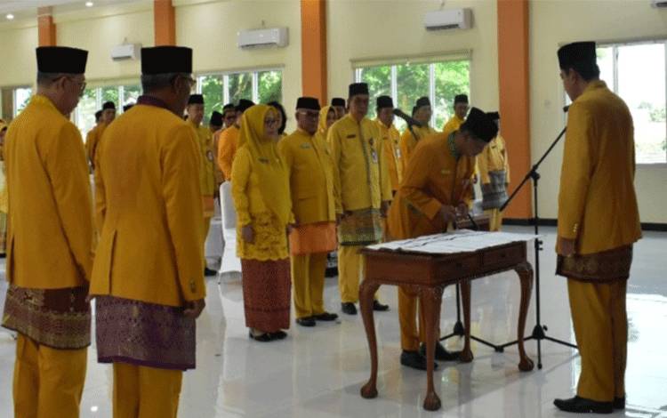 Pj Bupati Lantik Pimpinan Tinggi Pratama di Lingkungan Pemkab Kobar