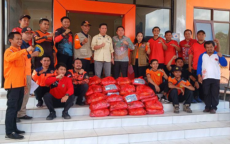 Ribuan Warga Katingan Terdampak Banjir Dapat Bansos dari Pemprov
