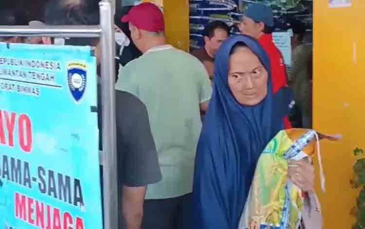 Kelurahan Langkai dan Pemprov Kalteng Gelar Pasar Murah Beras