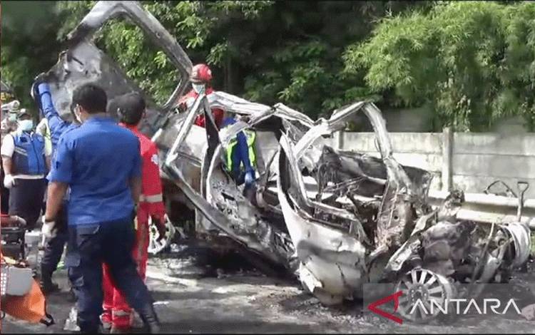 Ini Sejumlah Kemungkinan Penyebab Mobil Terbakar saat Tabrakan