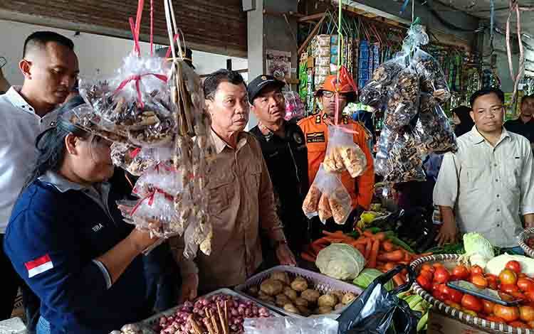 Tim Gabungan Cek Ketersediaan Barang Kebutuhan Pokok Jelang Lebaran di Barito Timur?