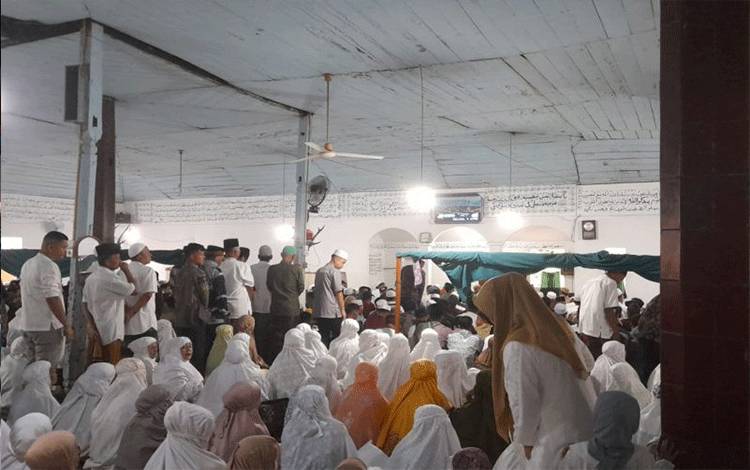 Jamaah Surau Lubuak Landua Salat Idul Fitri Hari Ini