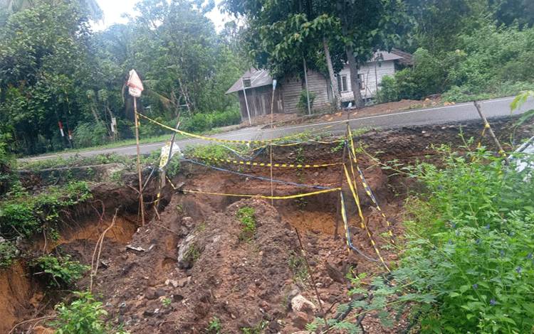 Kades Bamban Harap Pemkab dan Pemprov Cepat Tanggap Masalah Tanah Longsor di RT 04