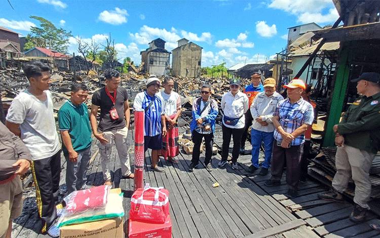 Pemkab Kapuas Bantu Warga Terdampak Kebakaran di Pulau Mambulau