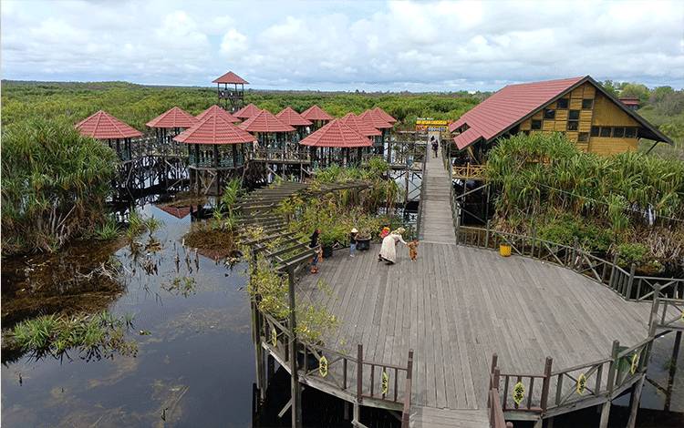 Wisata Air Hitam Kereng Bangkirai Menjadi Destinasi Wisata Lokal Palangka Raya