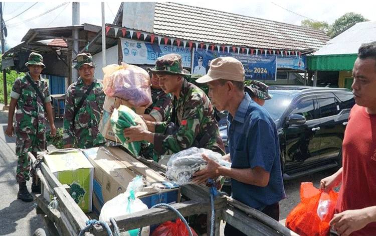 Kodim 1011 Kuala Kapuas Bantu Warga Terdampak Kebakaran di Desa Pulau Mambulau