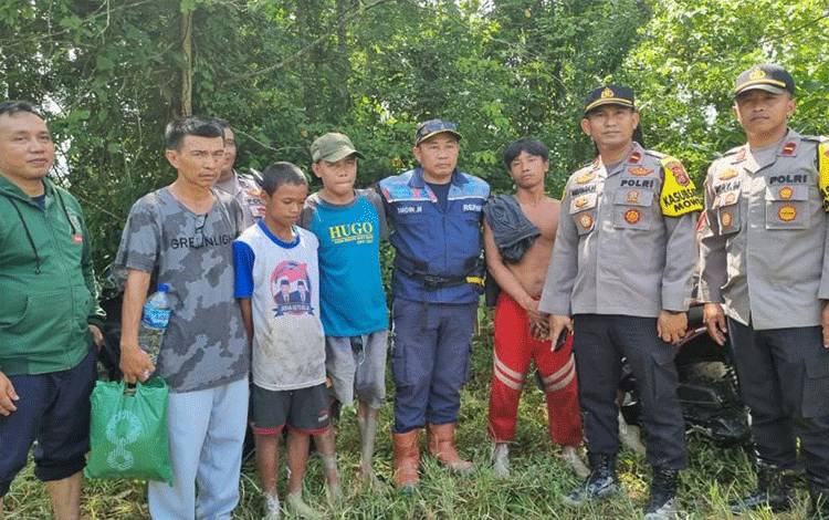 Polisi Temukan Empat Warga Hilang Saat Cari Burung