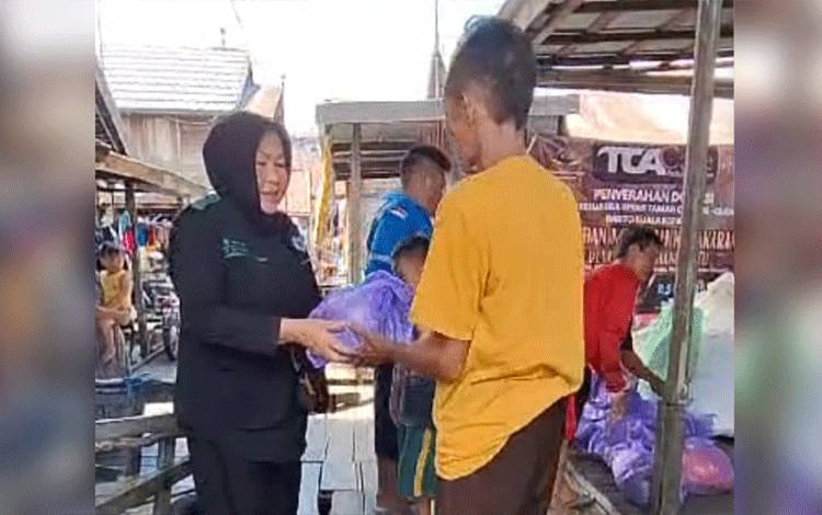 RAPI Kapuas Beri Bantuan untuk Warga Terdampak Kebakaran di Pulau Mambulau