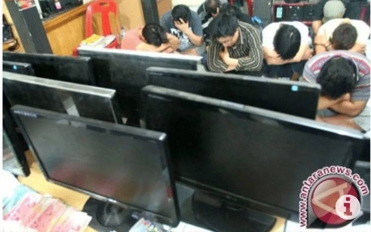 Seorang Guru Honorer Palangka Raya Korbankan Ibu-Adik Demi Judi Online