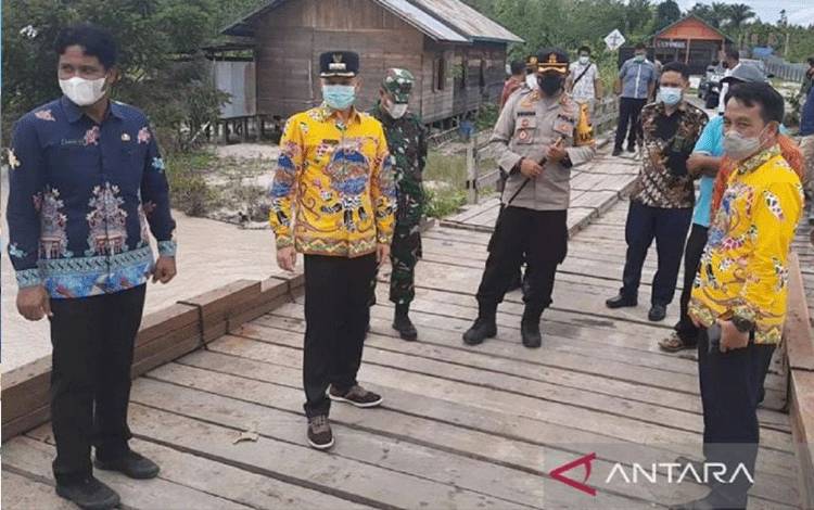 Pemkab Gunung Mas Perbaiki Jembatan Antar Kecamatan