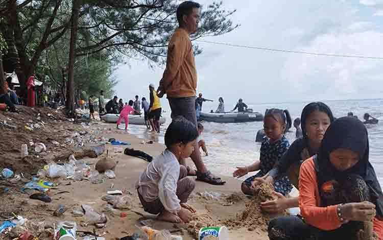Perlu Tempat Pengelolaan Sampah di Pantai Ujung Pandaran