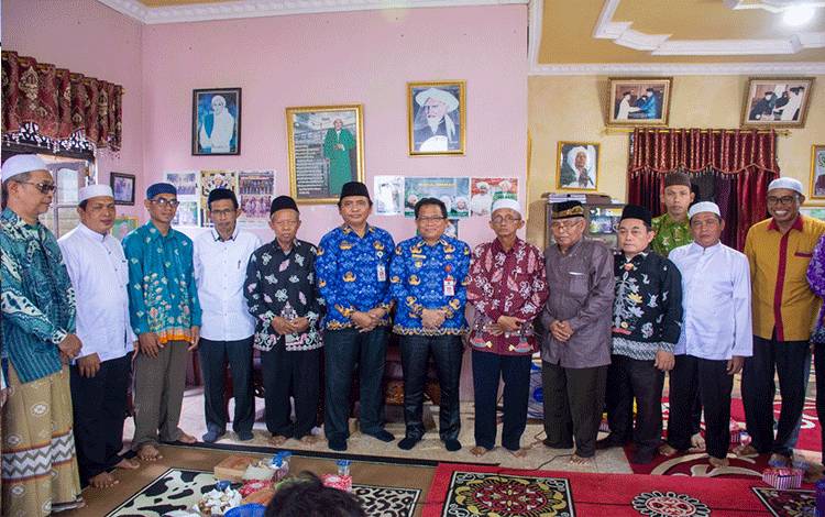 Pj Bupati Kapuas Silaturahmi dan Halal Bihalal Dengan Sejumlah Tokoh Agama