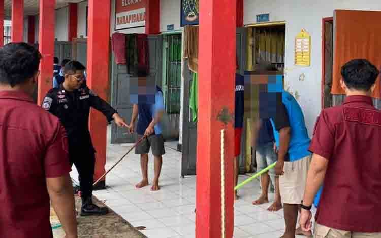 Wujudkan Pemasyarakatan Sehat, Rutan Kapuas Bersihkan Area Hunian