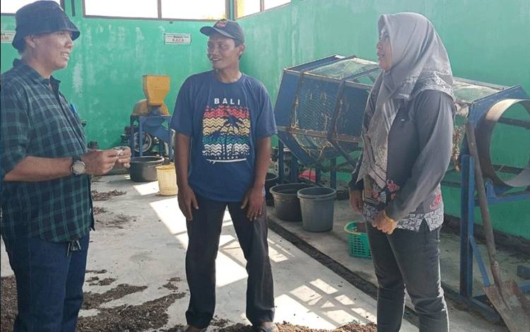 Bidang PSLB3 DLH Palangka Raya Lakukan Pembinaan di TPS3R Merdeka