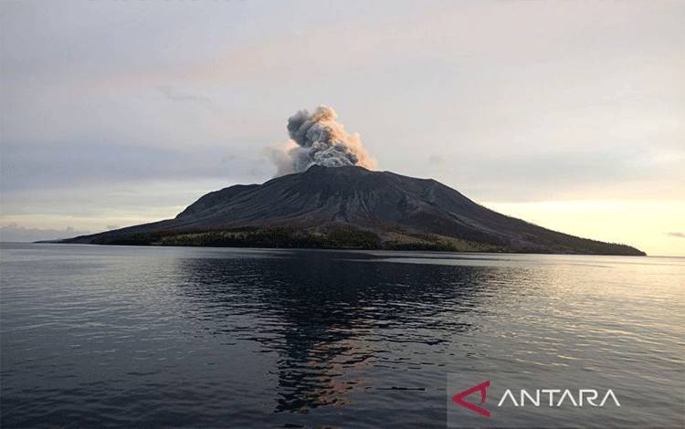 PVMBG Cabut Peringatan Bahaya Tsunami Akibat Erupsi Gunung Ruang