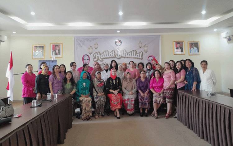 DWP Disbun Kalteng Laksanakan Halal Bihalal dan Perayaan Hari Kartini