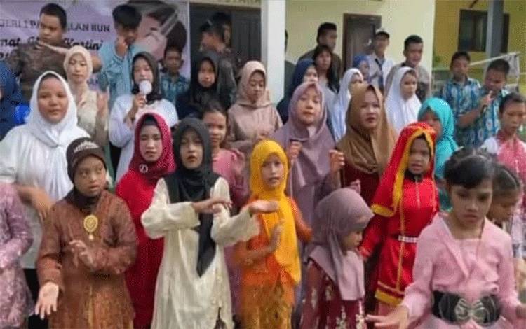 Anak SLB Pangkalan Bun Diajarkan Keberanian Tampil Tanpa Batas