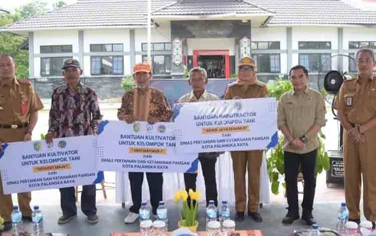 Pemko Palangka Raya Beri Bantuan Mesin untuk Kelompok Tani