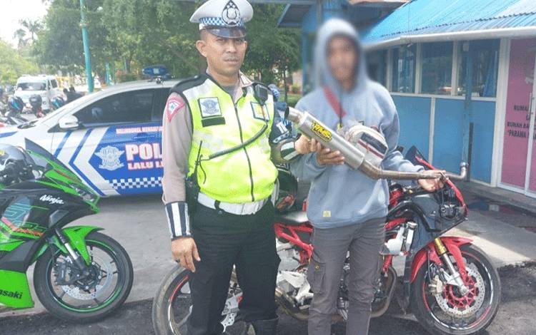 Satlantas Polresta Palangka Raya Tertibkan Pengguna Knalpot Brong di Daerah Polsek Bukit Batu