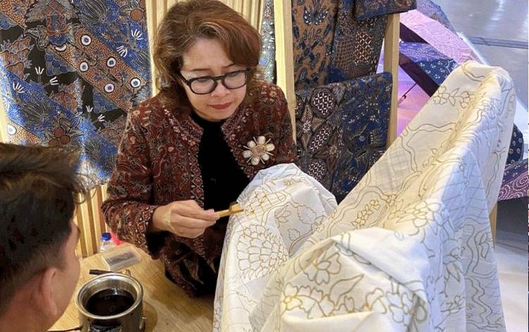 Bank Indonesia Apresiasi Batik Malam Sawit di Pameran IBSE 2024