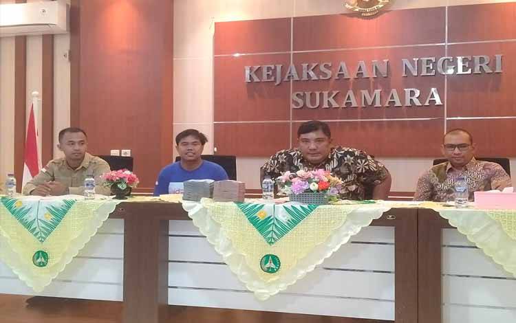 Kejari Terapkan Asas Ultimatum Remedium dalam Kasus Dana Desa di Desa Petarikan