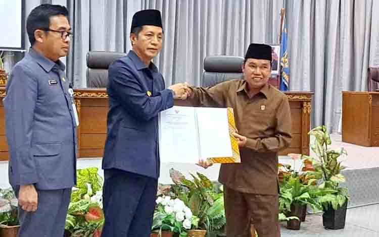 DPRD Barito Utara Sampaikan Rekomendasi pada Sidang Paripurna II
