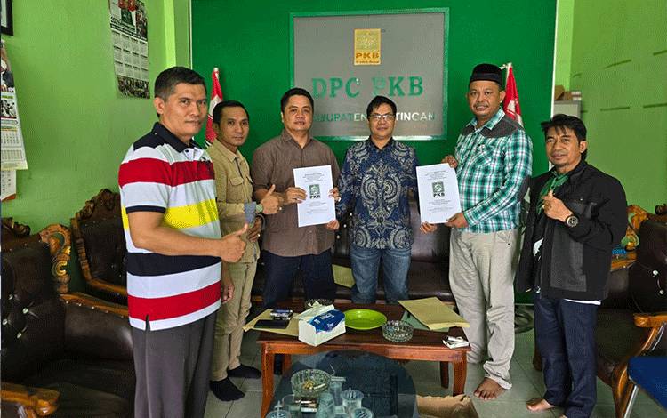 Pasangan Muda Katingan Ini Daftar ke PKB Maju Pilkada Katingan