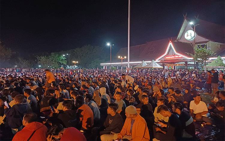 Masyarakat Padati Nobar Semifinal Piala Asia U-23 Indonesia Vs Uzbekistan Bersama Bupati Kotim