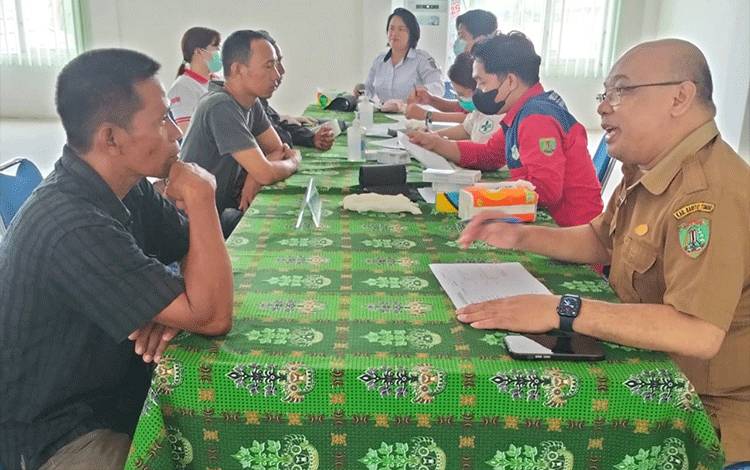 Dinas Kesehatan Barito Timur Suntik Vaksin Meningitis Jemaah Calon Haji