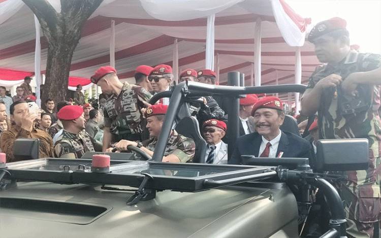 Menko Luhut Disopiri Danjen Kopassus dan Dikawal Sang Menantu